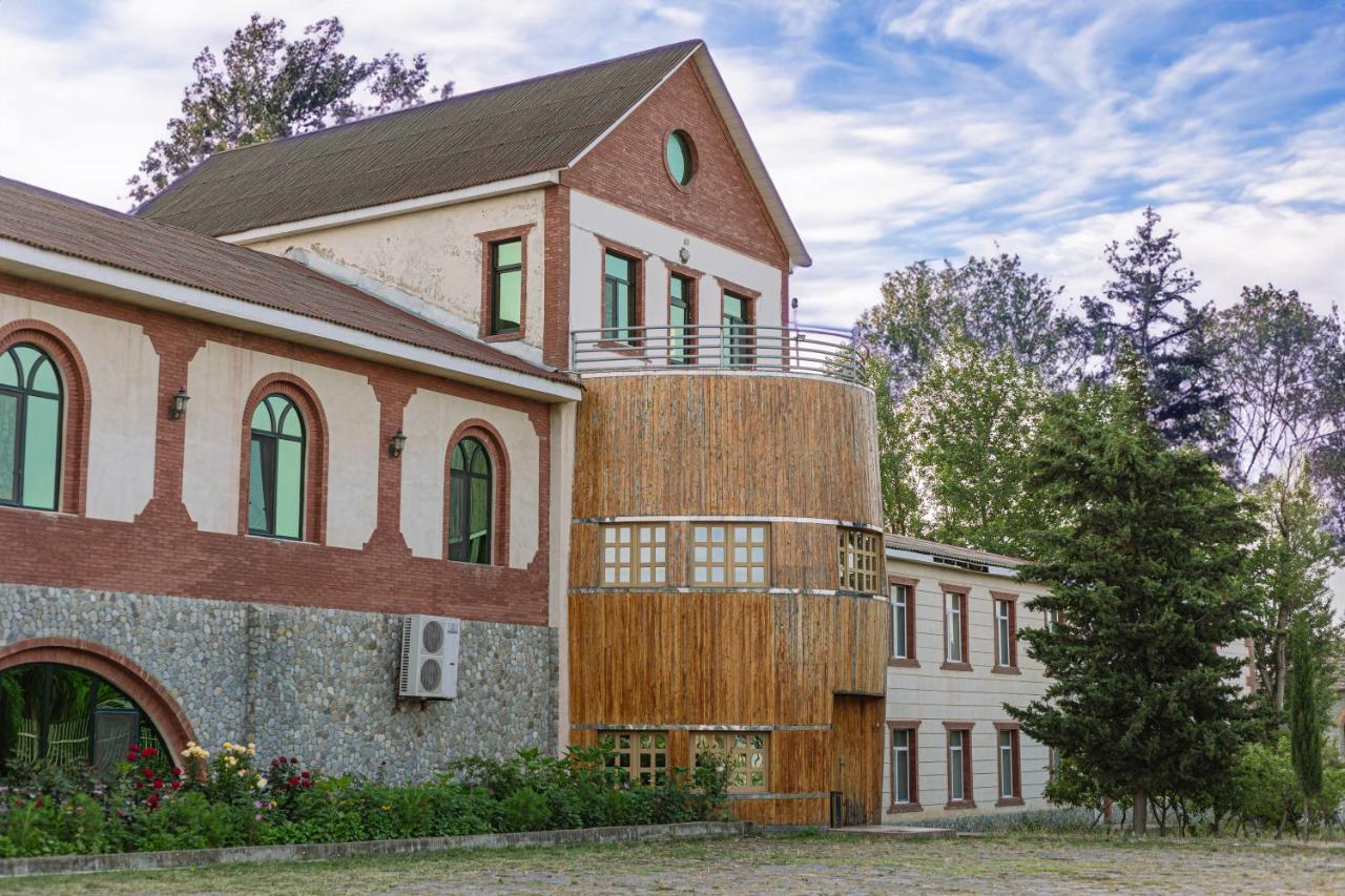 Chabiant Guesthouse Chateau Monolit Ikinci Yeniyol ภายนอก รูปภาพ