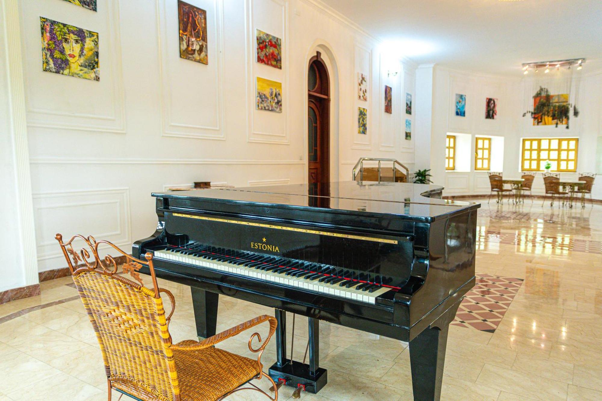 Chabiant Guesthouse Chateau Monolit Ikinci Yeniyol ภายนอก รูปภาพ