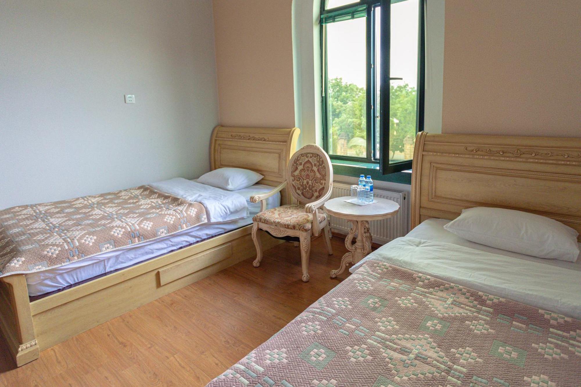 Chabiant Guesthouse Chateau Monolit Ikinci Yeniyol ภายนอก รูปภาพ