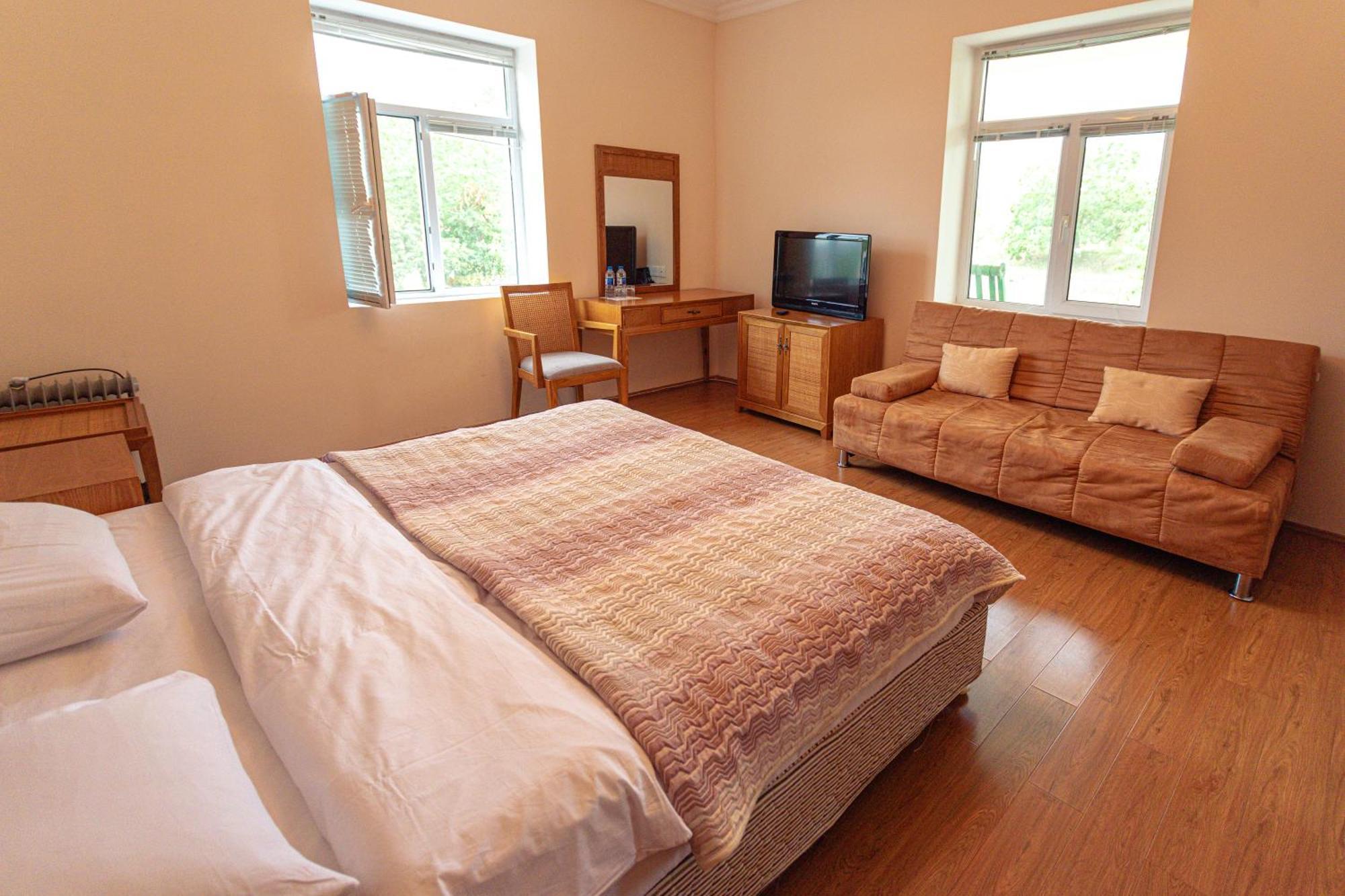 Chabiant Guesthouse Chateau Monolit Ikinci Yeniyol ภายนอก รูปภาพ