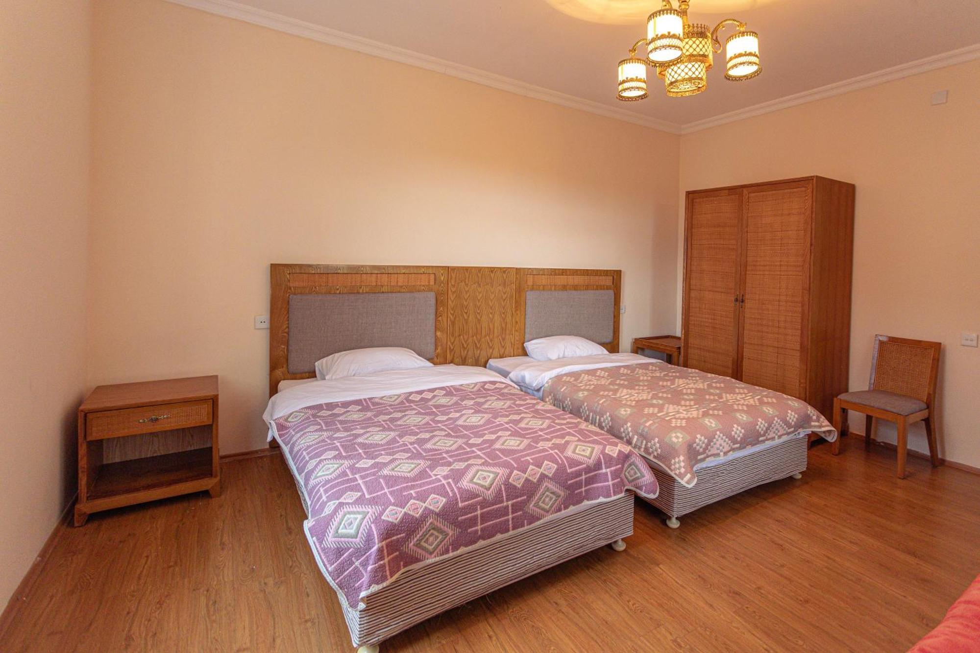 Chabiant Guesthouse Chateau Monolit Ikinci Yeniyol ภายนอก รูปภาพ