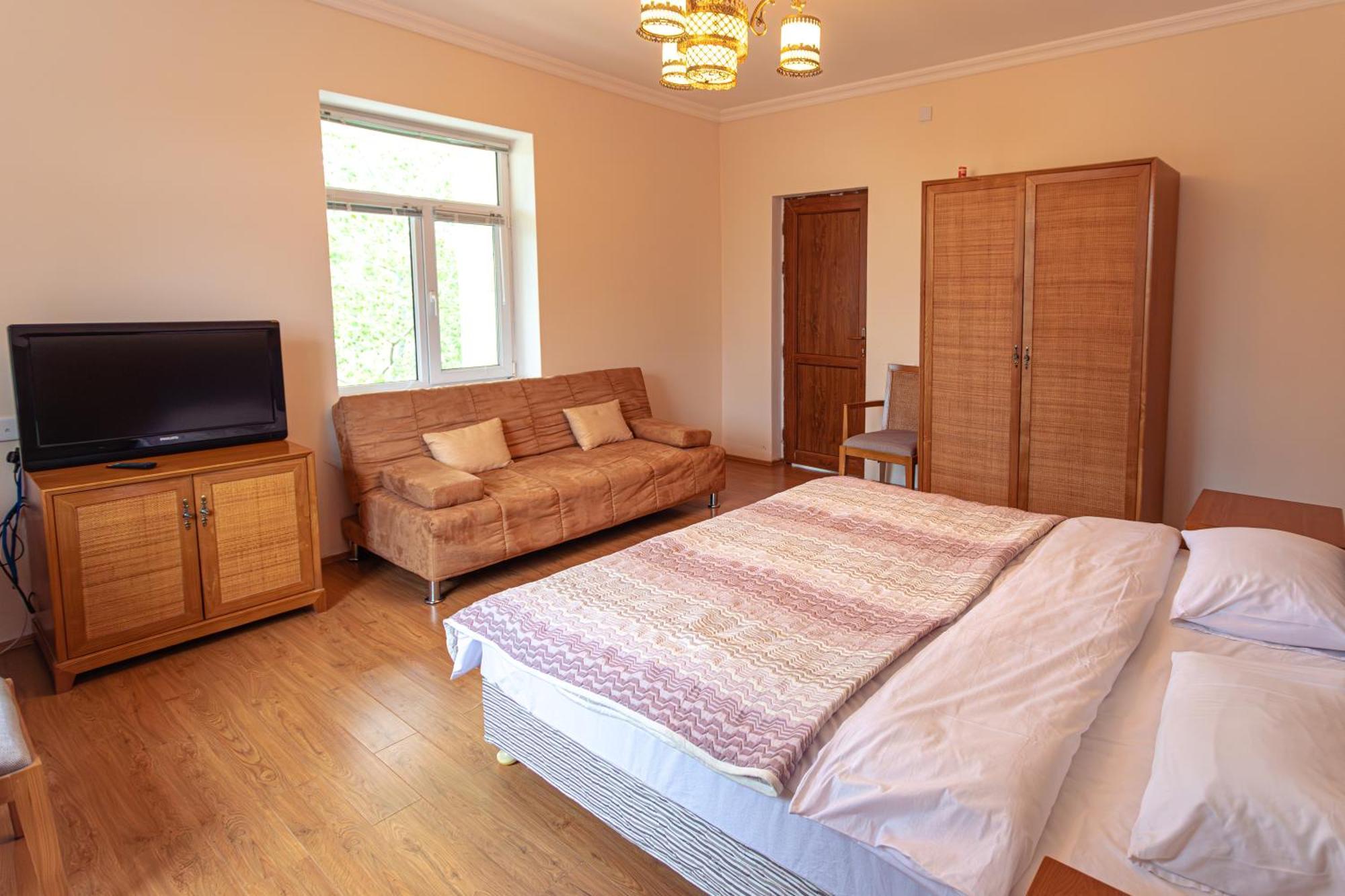 Chabiant Guesthouse Chateau Monolit Ikinci Yeniyol ภายนอก รูปภาพ