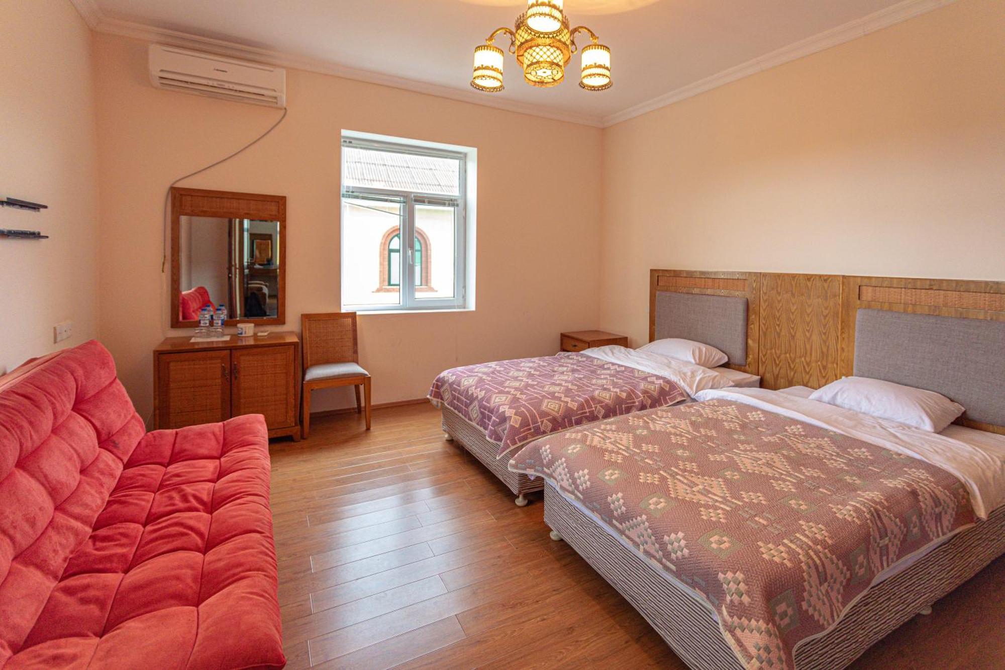 Chabiant Guesthouse Chateau Monolit Ikinci Yeniyol ภายนอก รูปภาพ