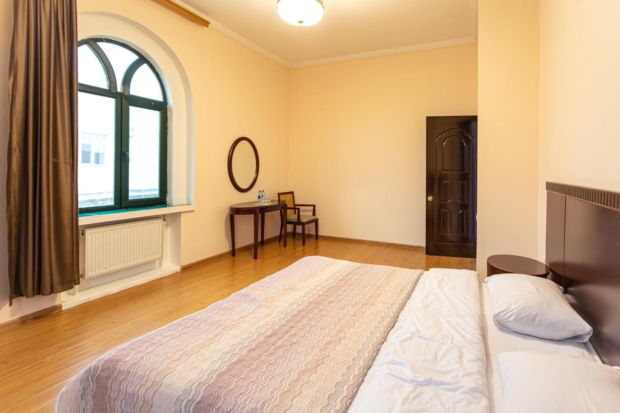 Chabiant Guesthouse Chateau Monolit Ikinci Yeniyol ภายนอก รูปภาพ
