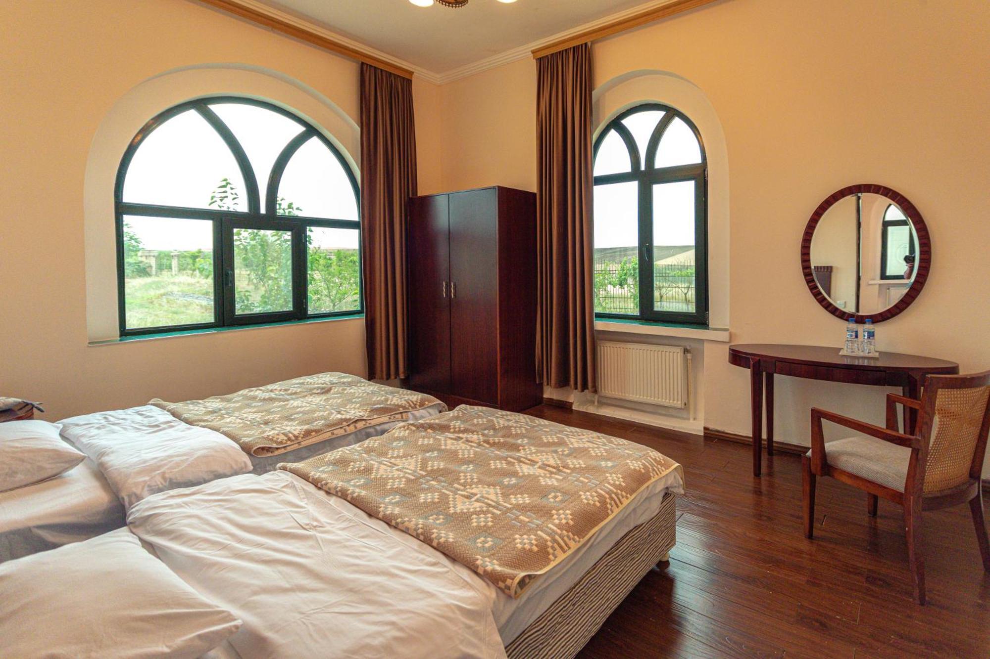 Chabiant Guesthouse Chateau Monolit Ikinci Yeniyol ภายนอก รูปภาพ