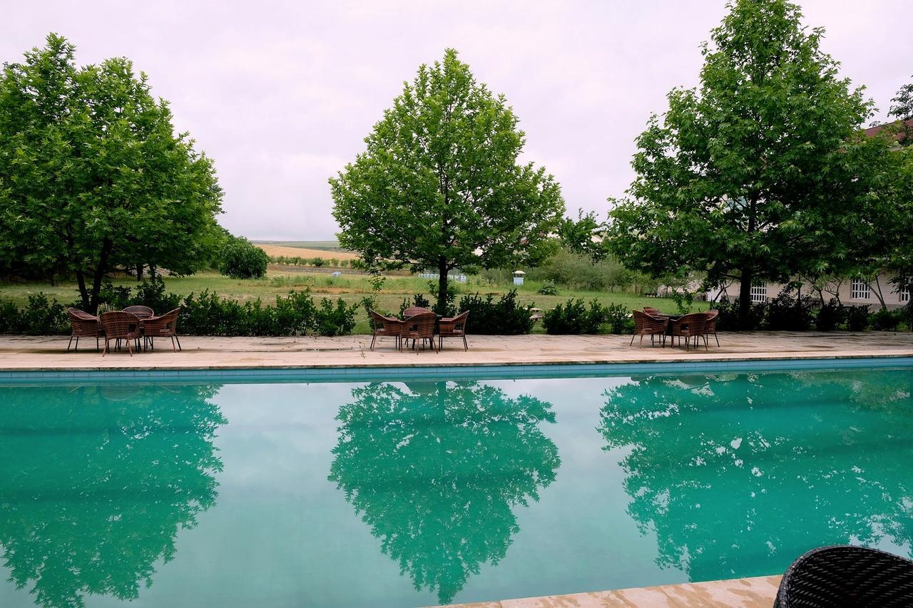 Chabiant Guesthouse Chateau Monolit Ikinci Yeniyol ภายนอก รูปภาพ